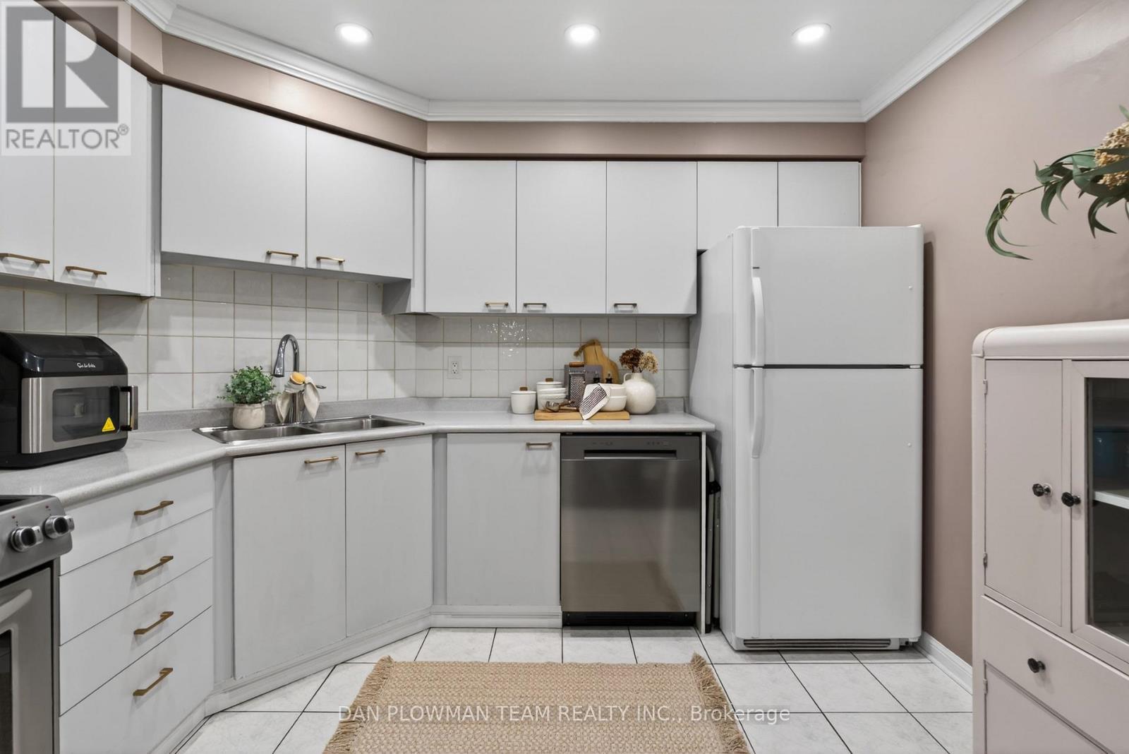 609 - 1400 The Esplanade Street N, Pickering, Ontario L1V 6V2 - Photo 11 - E13425354