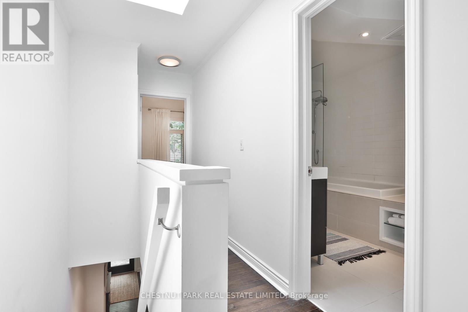 52 West Avenue W, Toronto, Ontario M4M 2L8 - Photo 11 - E13425474