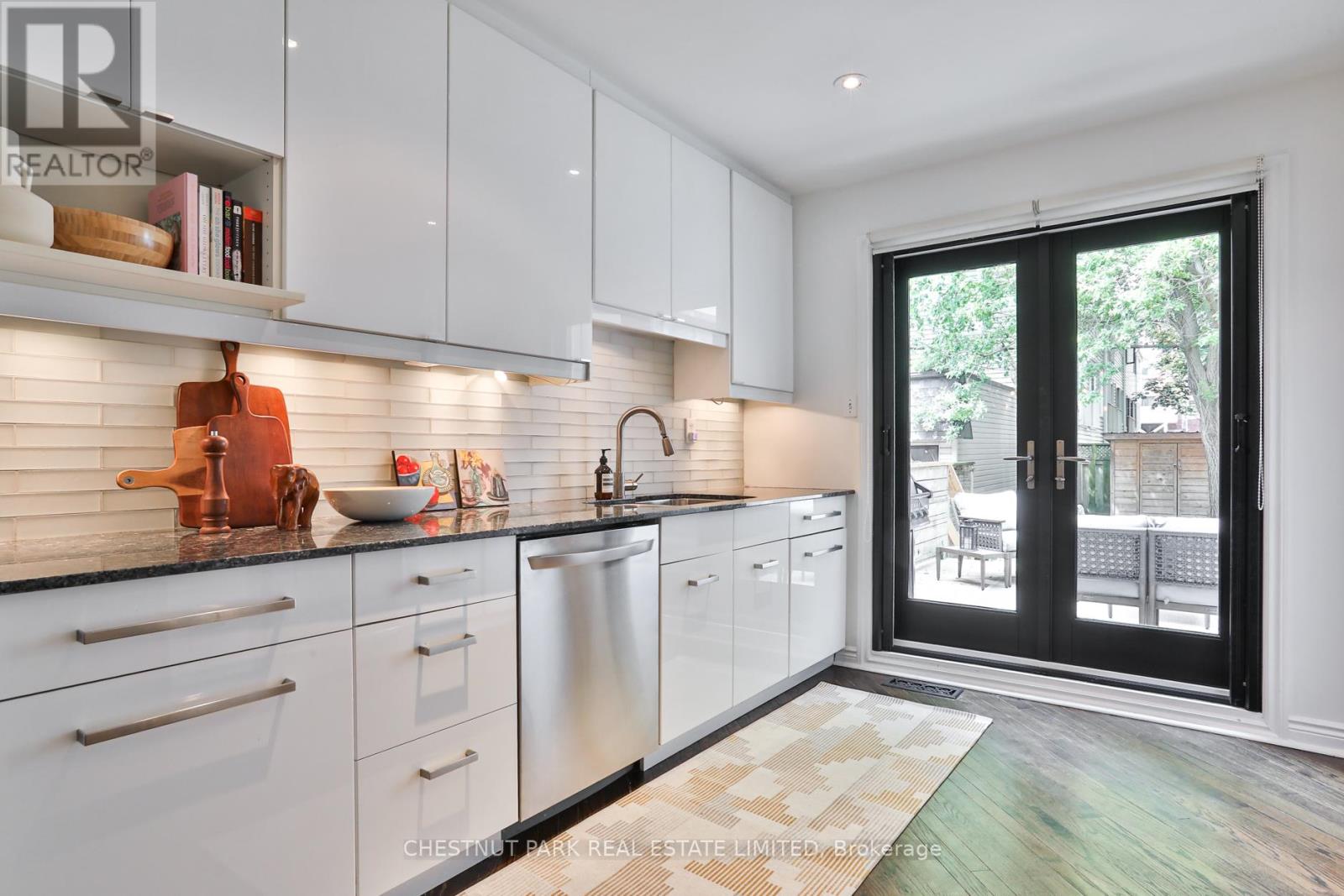 52 West Avenue W, Toronto, Ontario M4M 2L8 - Photo 8 - E13425474
