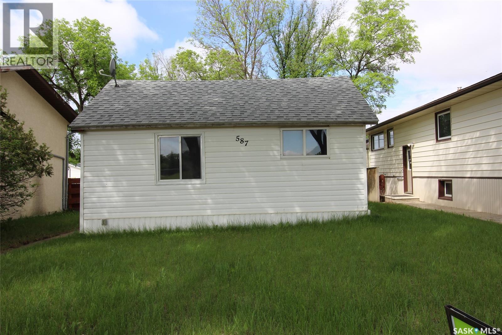 587 3rd Street W, Shaunavon, Saskatchewan  S0N 2M0 - Photo 20 - SK030006