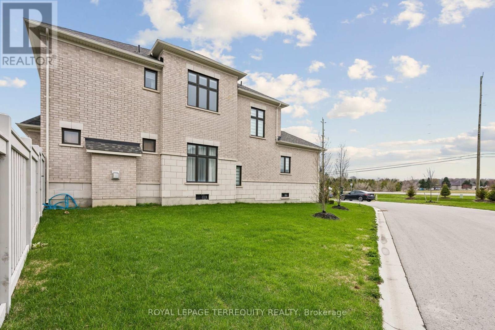 7 Ballanview Court, Whitchurch-Stouffville, Ontario  L4A 4W9 - Photo 40 - N13425248