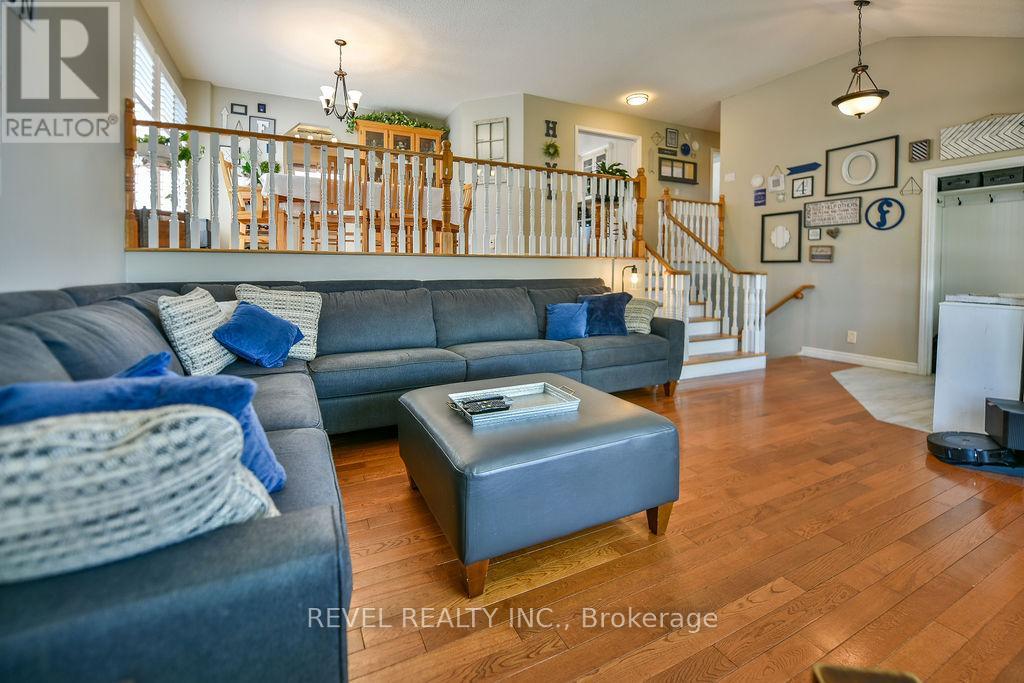 256 Bonaventure Drive, Timmins, Ontario  P4R 1L4 - Photo 3 - T13425816