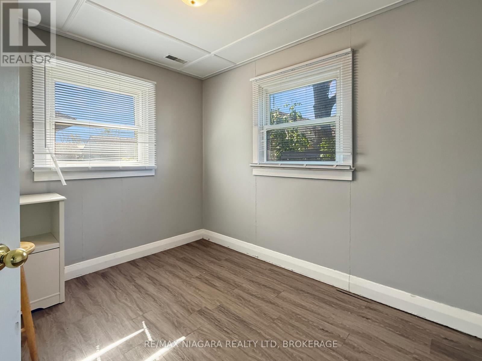 155 Douglas Street, Fort Erie, Ontario  L2A 3X1 - Photo 9 - X13425716