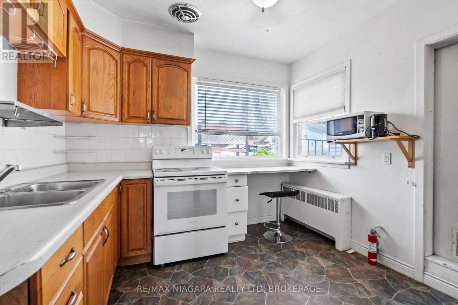 73 Hillview Road, St. Catharines, Ontario  L2S 1S8 - Photo 13 - X13425826