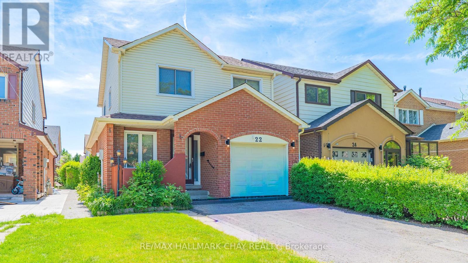 22 Rowe Court, Brampton, Ontario  L6X 2S2 - Photo 2 - W13425366