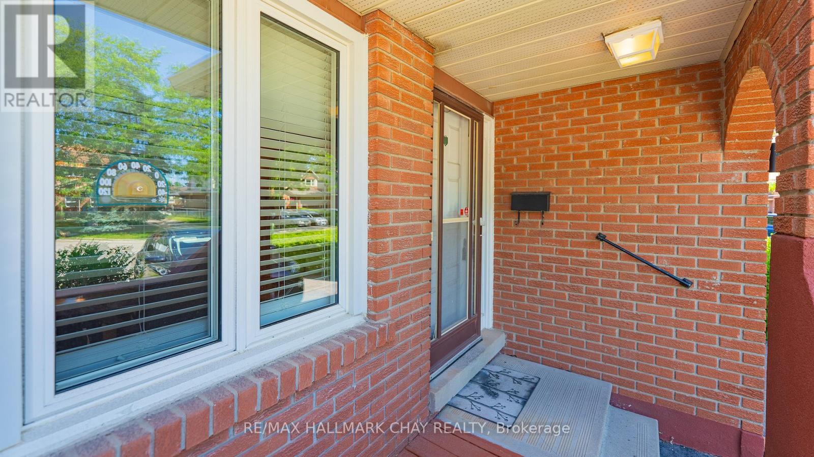22 Rowe Court, Brampton, Ontario  L6X 2S2 - Photo 5 - W13425366