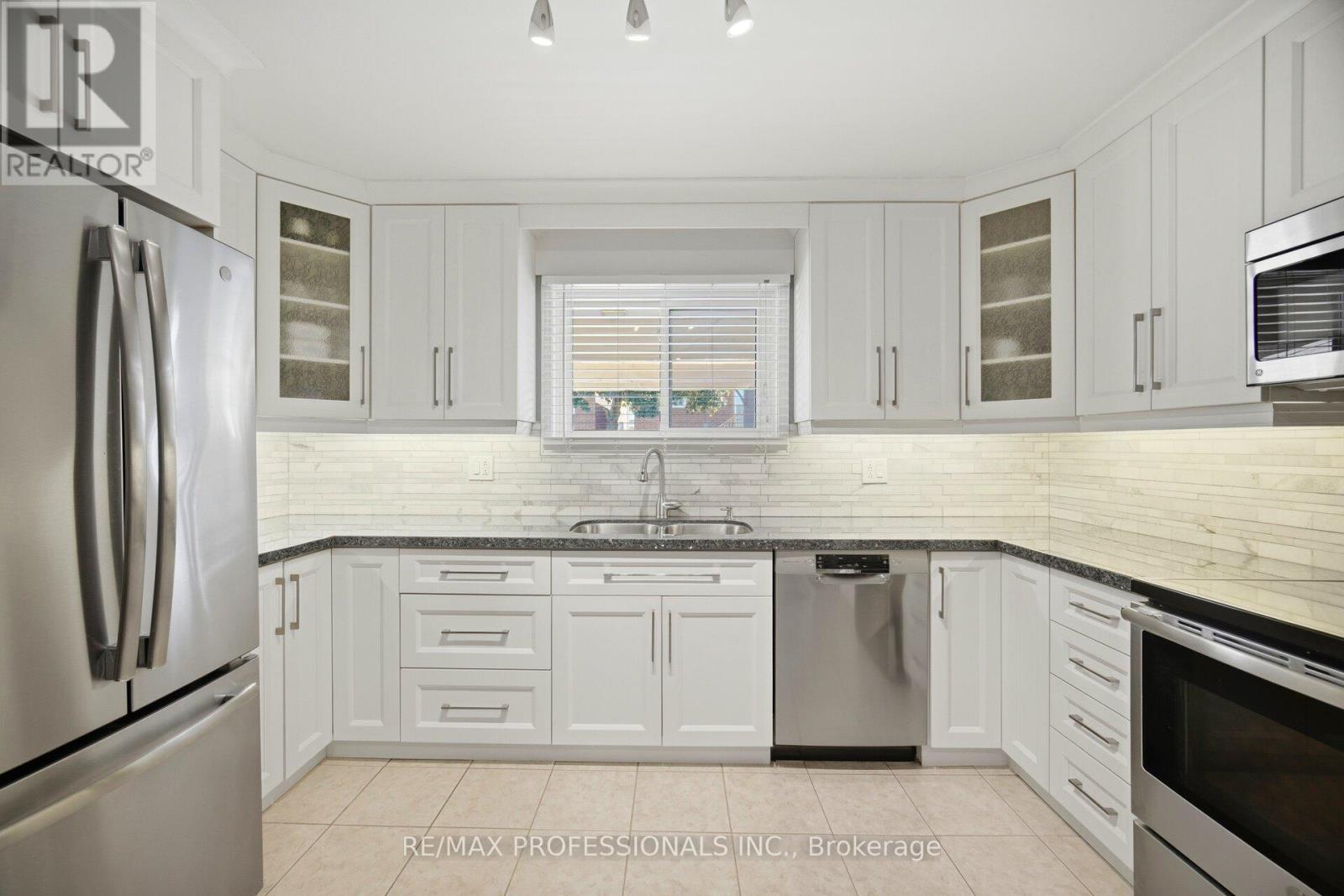 40 Braidwood Lake Road, Brampton, Ontario  L6Z 1X6 - Photo 11 - W13425558