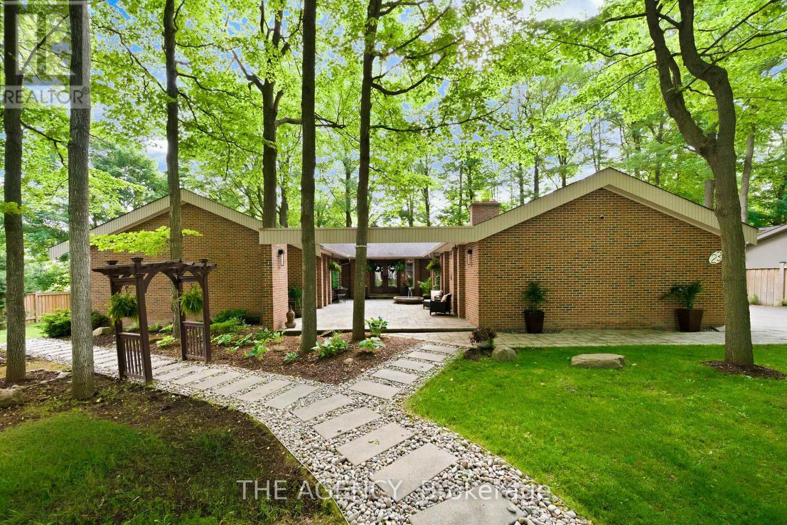 23 CEDARWOOD CRESCENT, King, Ontario