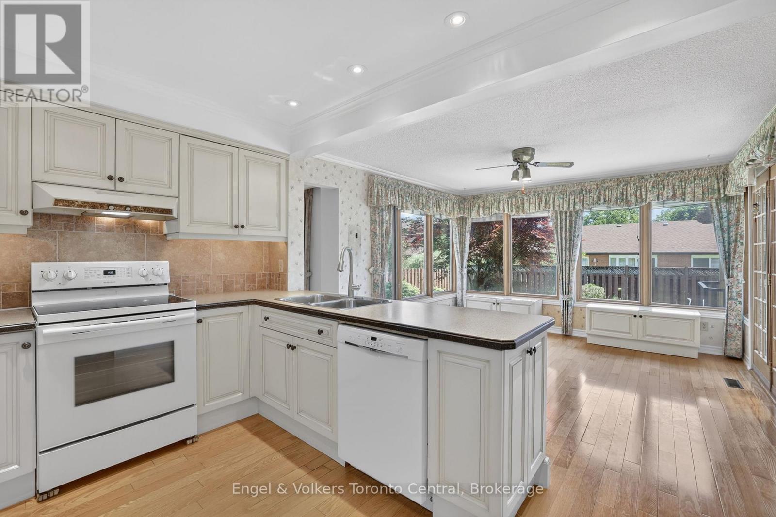 32 Milford Crescent, Brampton (Central Park), Ontario  L6S 3E4 - Photo 14 - W13425800