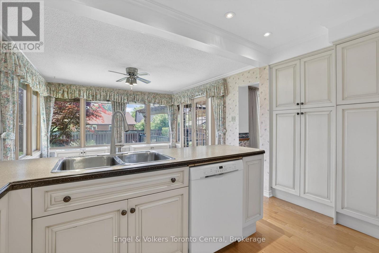 32 Milford Crescent, Brampton (Central Park), Ontario  L6S 3E4 - Photo 15 - W13425800