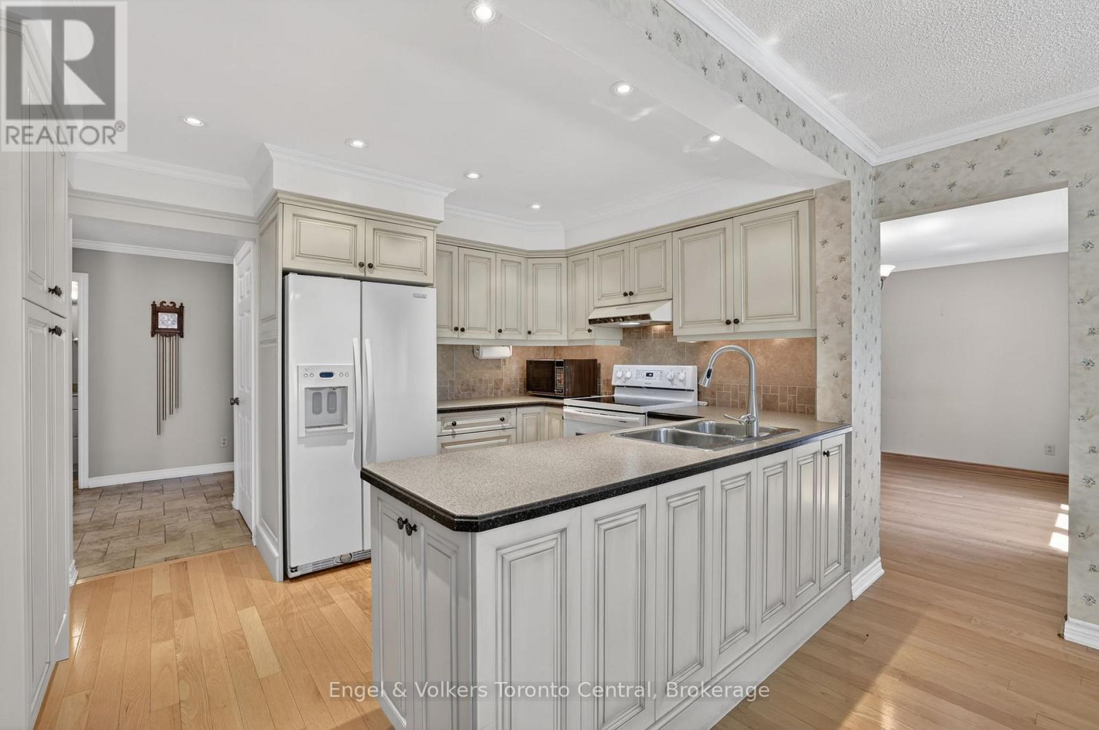 32 Milford Crescent, Brampton (Central Park), Ontario  L6S 3E4 - Photo 16 - W13425800