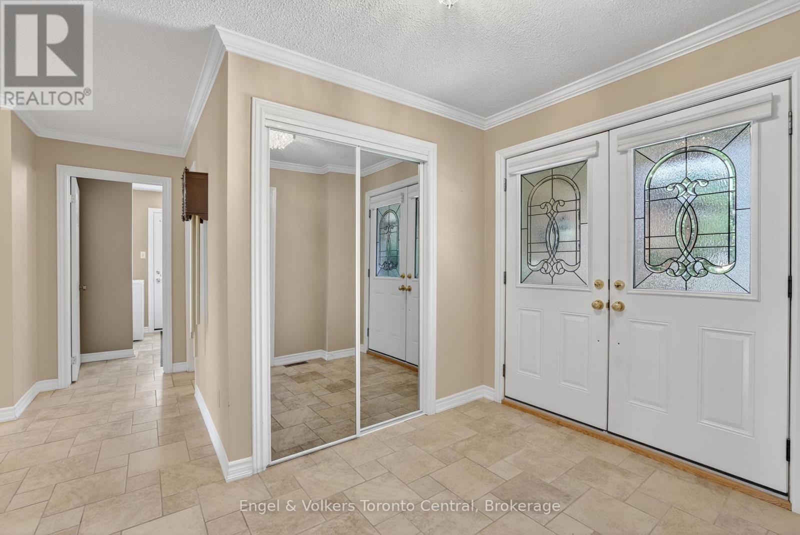 32 Milford Crescent, Brampton (Central Park), Ontario  L6S 3E4 - Photo 5 - W13425800