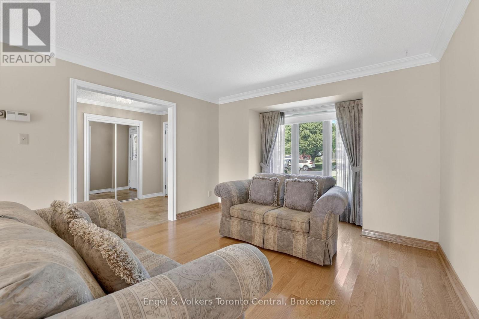 32 Milford Crescent, Brampton (Central Park), Ontario  L6S 3E4 - Photo 8 - W13425800