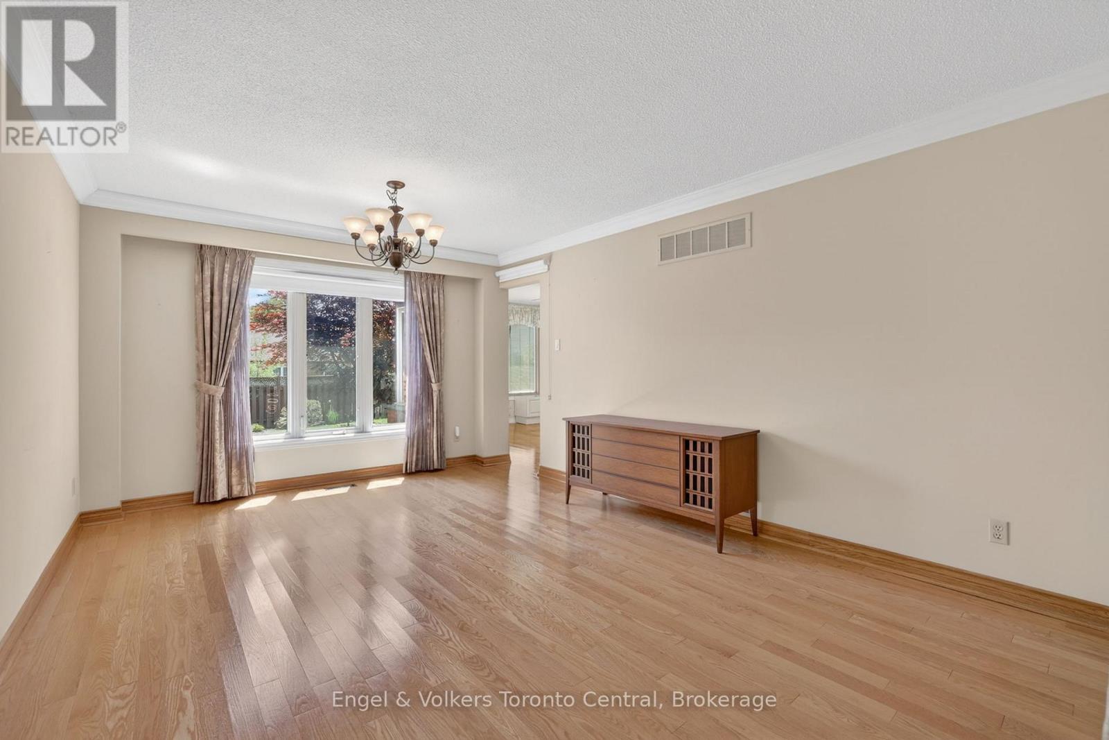 32 Milford Crescent, Brampton (Central Park), Ontario  L6S 3E4 - Photo 9 - W13425800