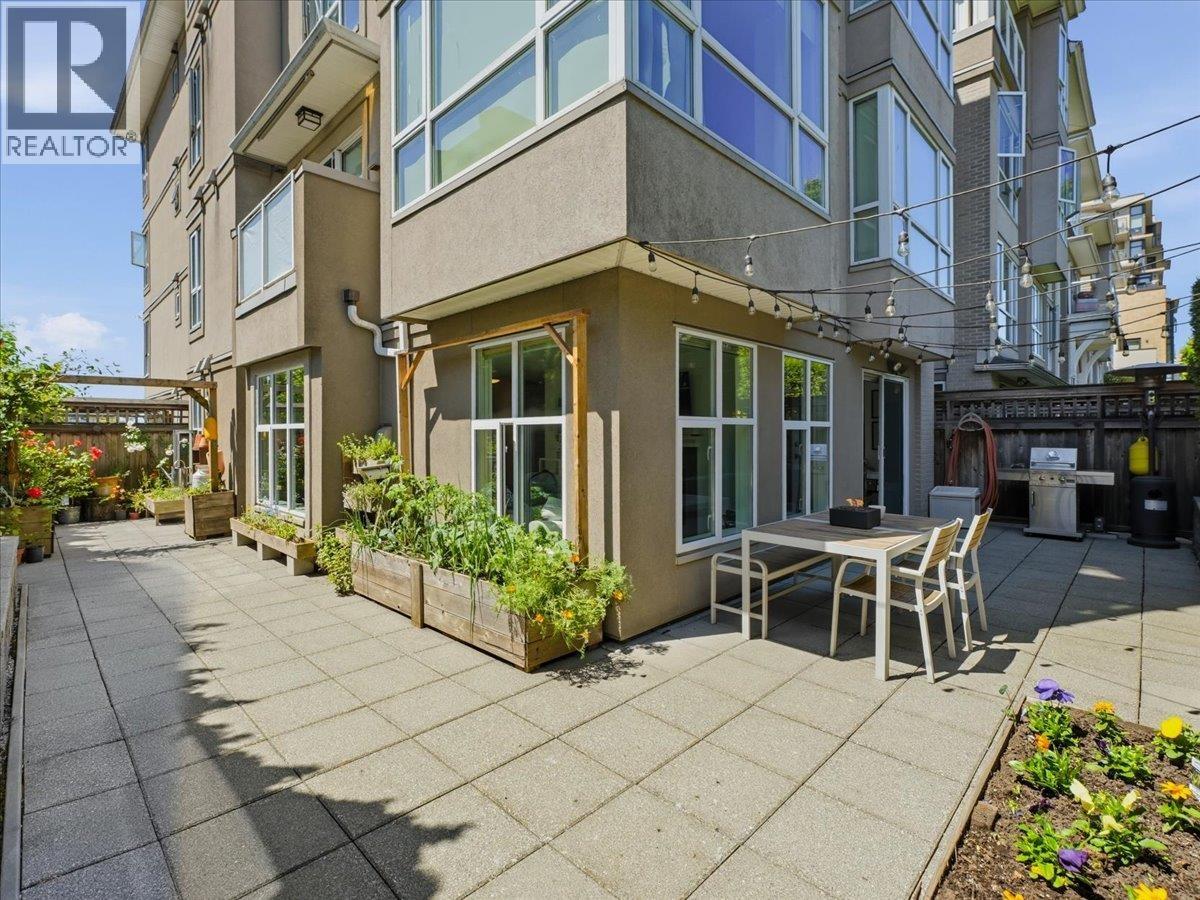 112 155 E 3RD STREET, North Vancouver, British Columbia