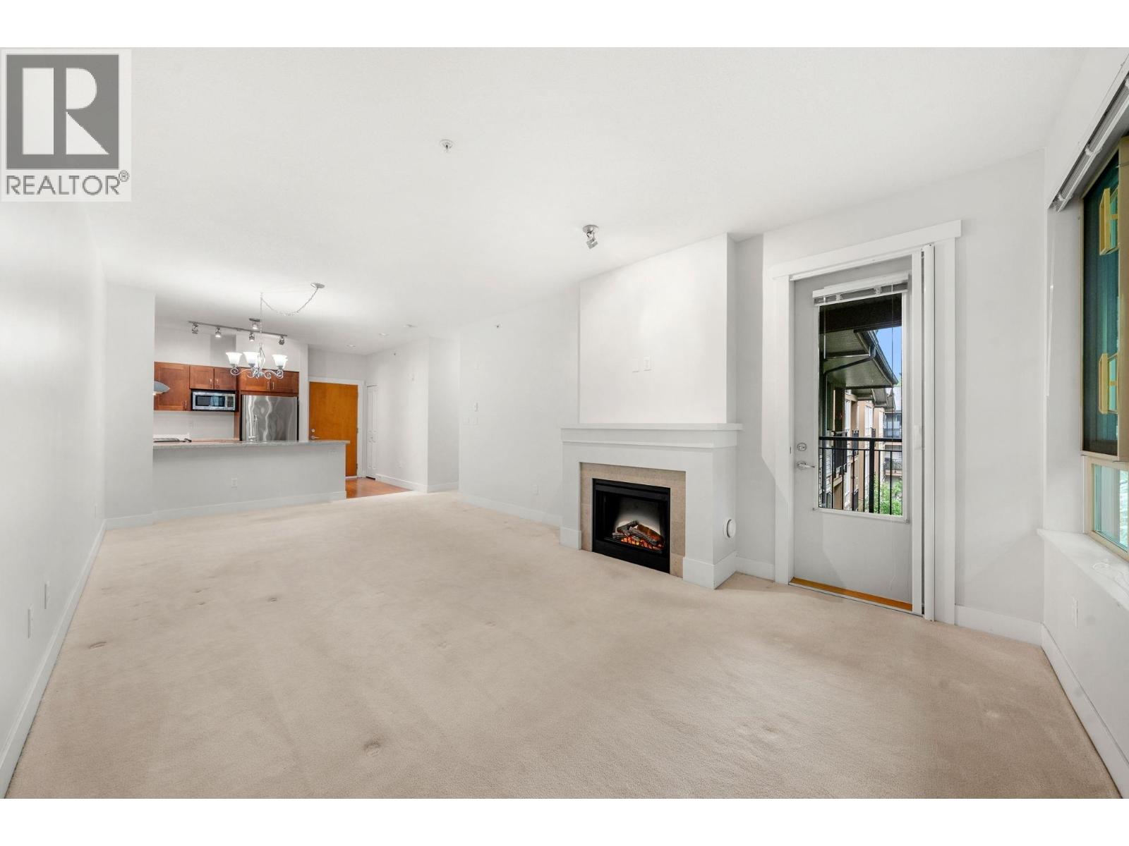 419 1111 E 27th Street, North Vancouver, British Columbia  V7J 1S3 - Photo 2 - R3134479