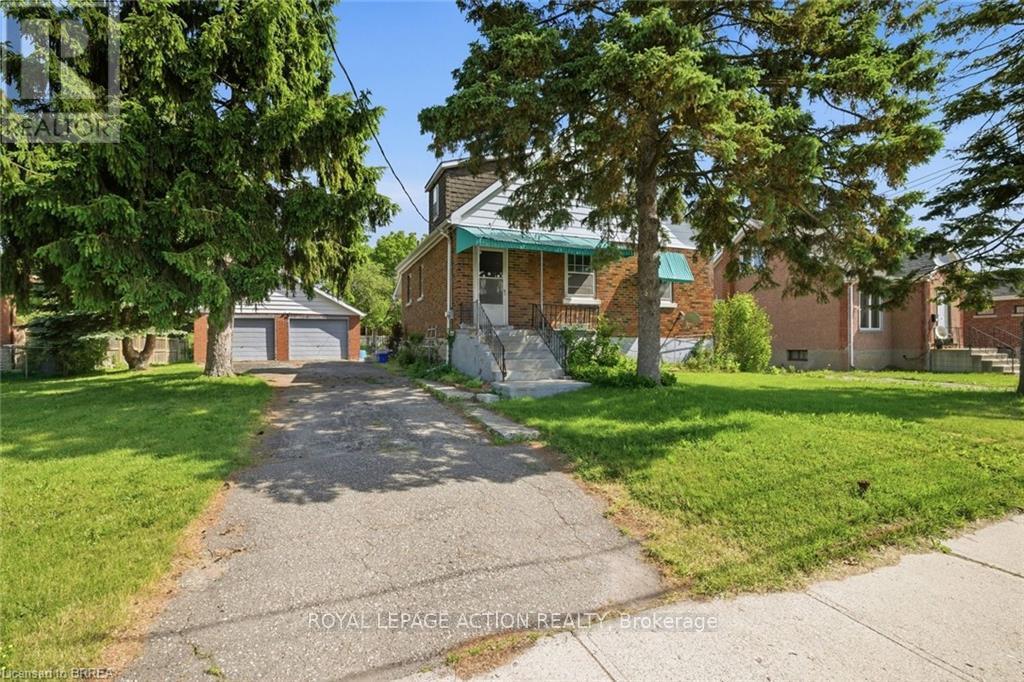 26 ALICE STREET, Brantford, Ontario