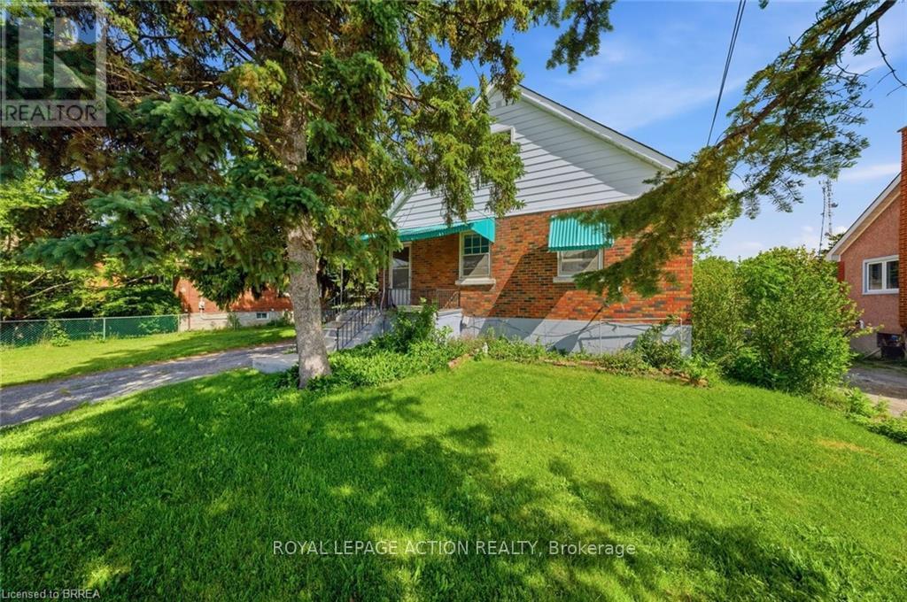 26 Alice Street, Brantford, Ontario  N3R 1Y2 - Photo 2 - X13425166