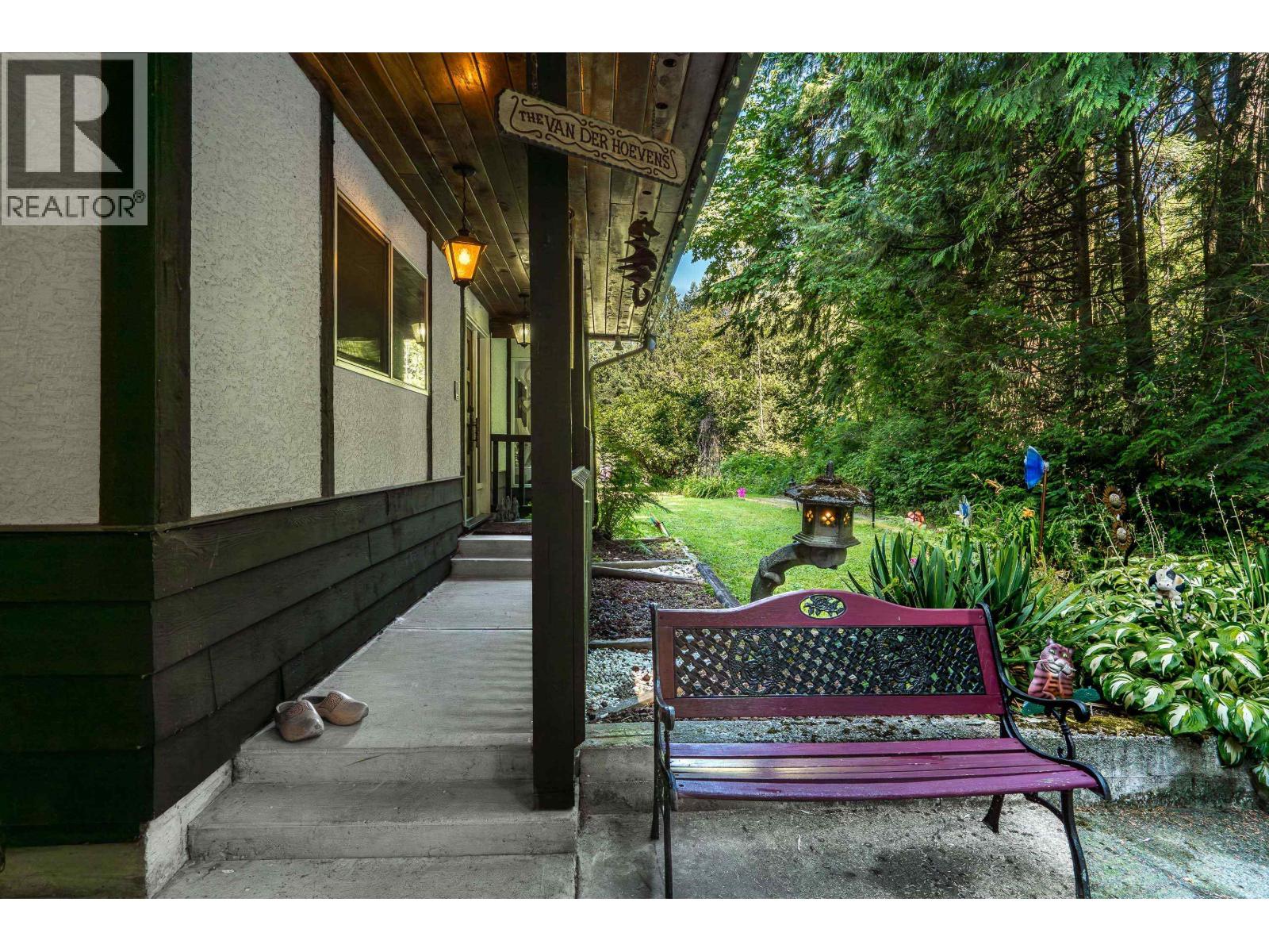 23463 Dogwood Avenue, Maple Ridge, British Columbia  V2X 4S4 - Photo 4 - R3134476