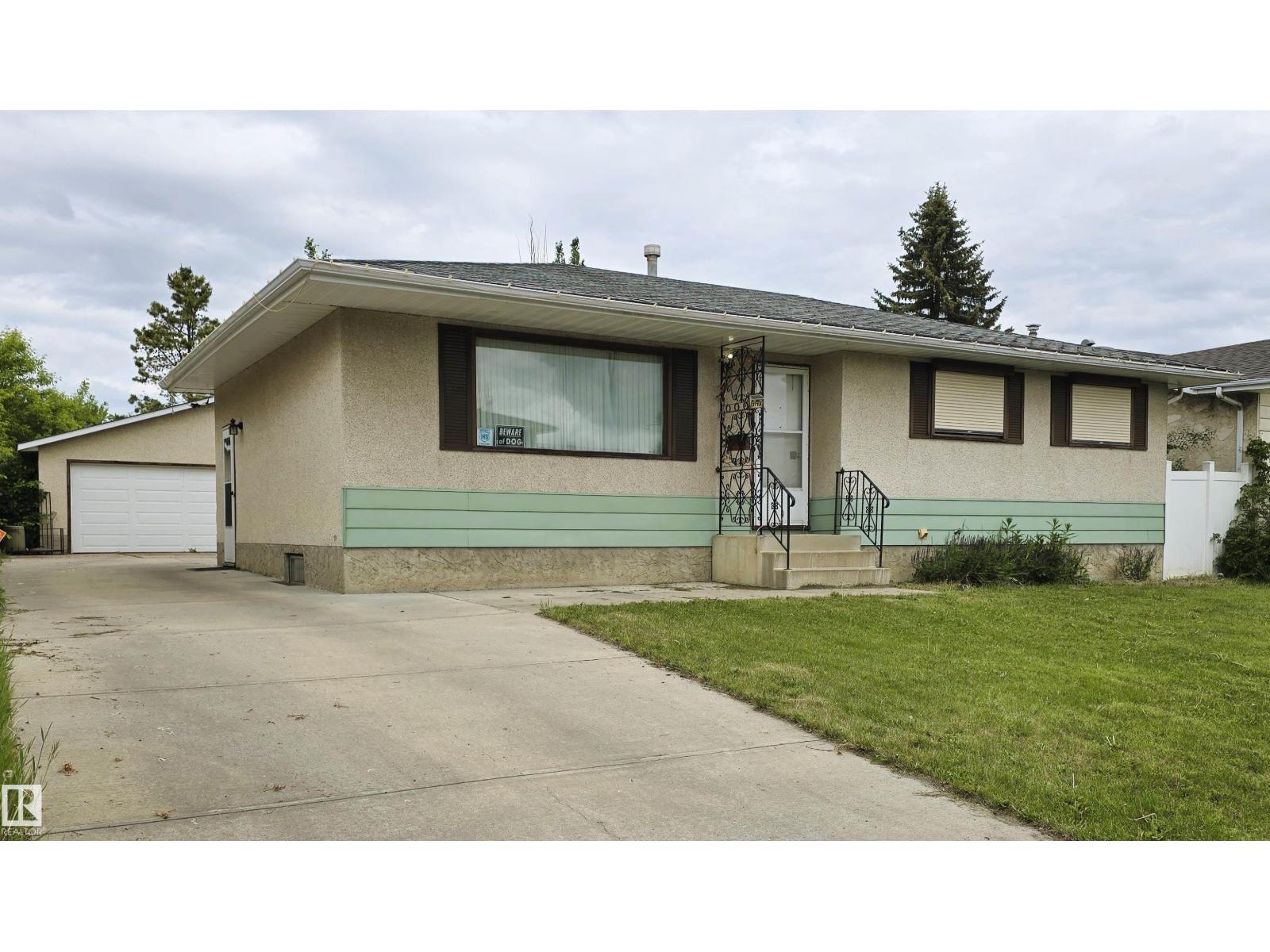 3718 136a AV NW NW, Edmonton, Alberta