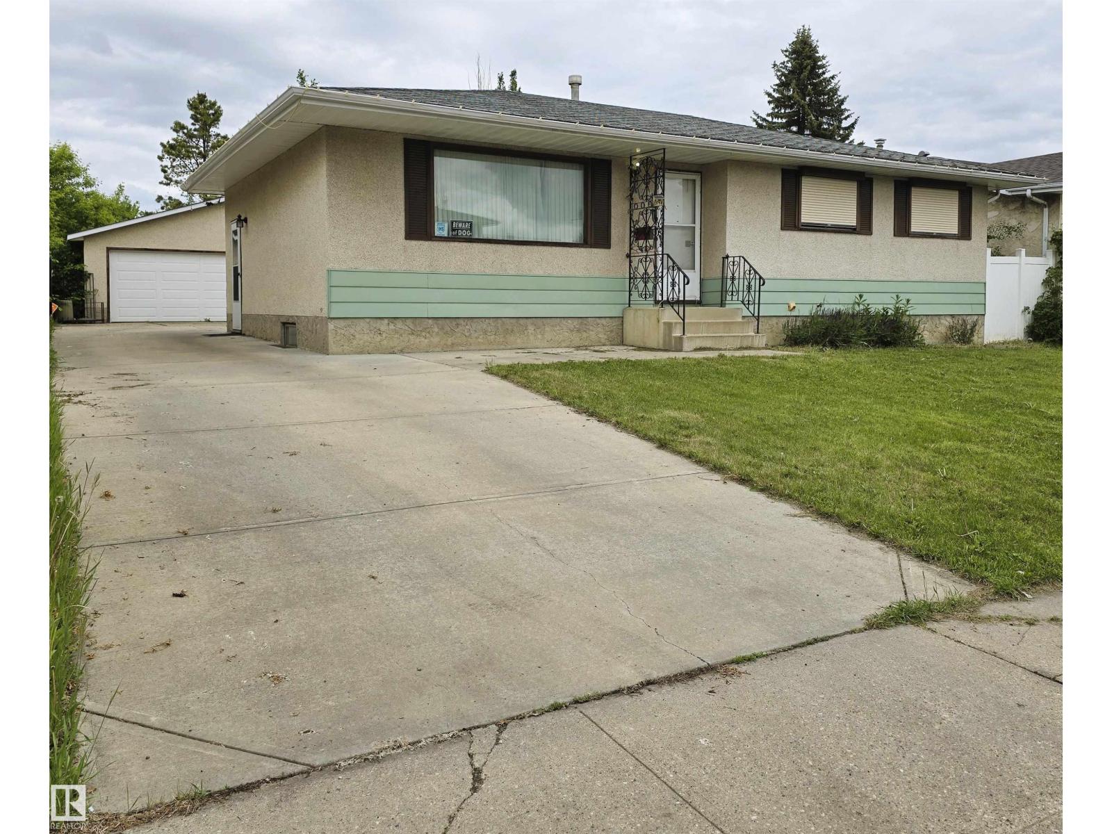 3718 136a Av NW NW, Edmonton, Alberta  T5A 2P4 - Photo 2 - E4492763