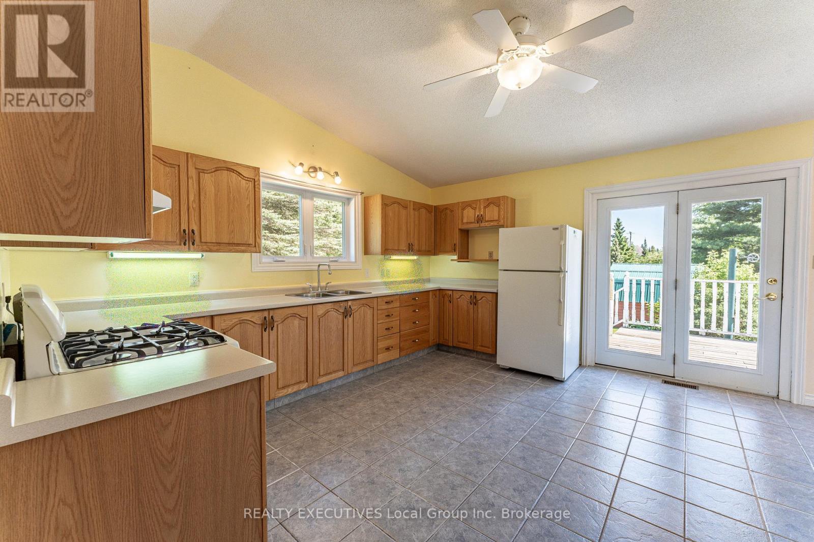 153 Big Bend Avenue, Powassan, Ontario  P0H 1Z0 - Photo 12 - X13425636