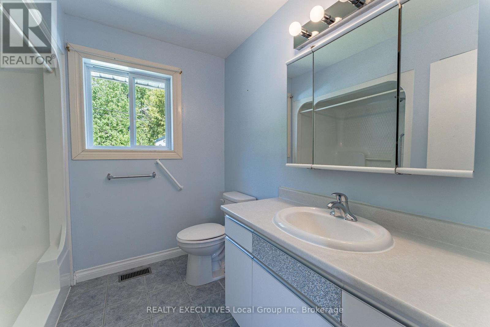 153 Big Bend Avenue, Powassan, Ontario  P0H 1Z0 - Photo 17 - X13425636