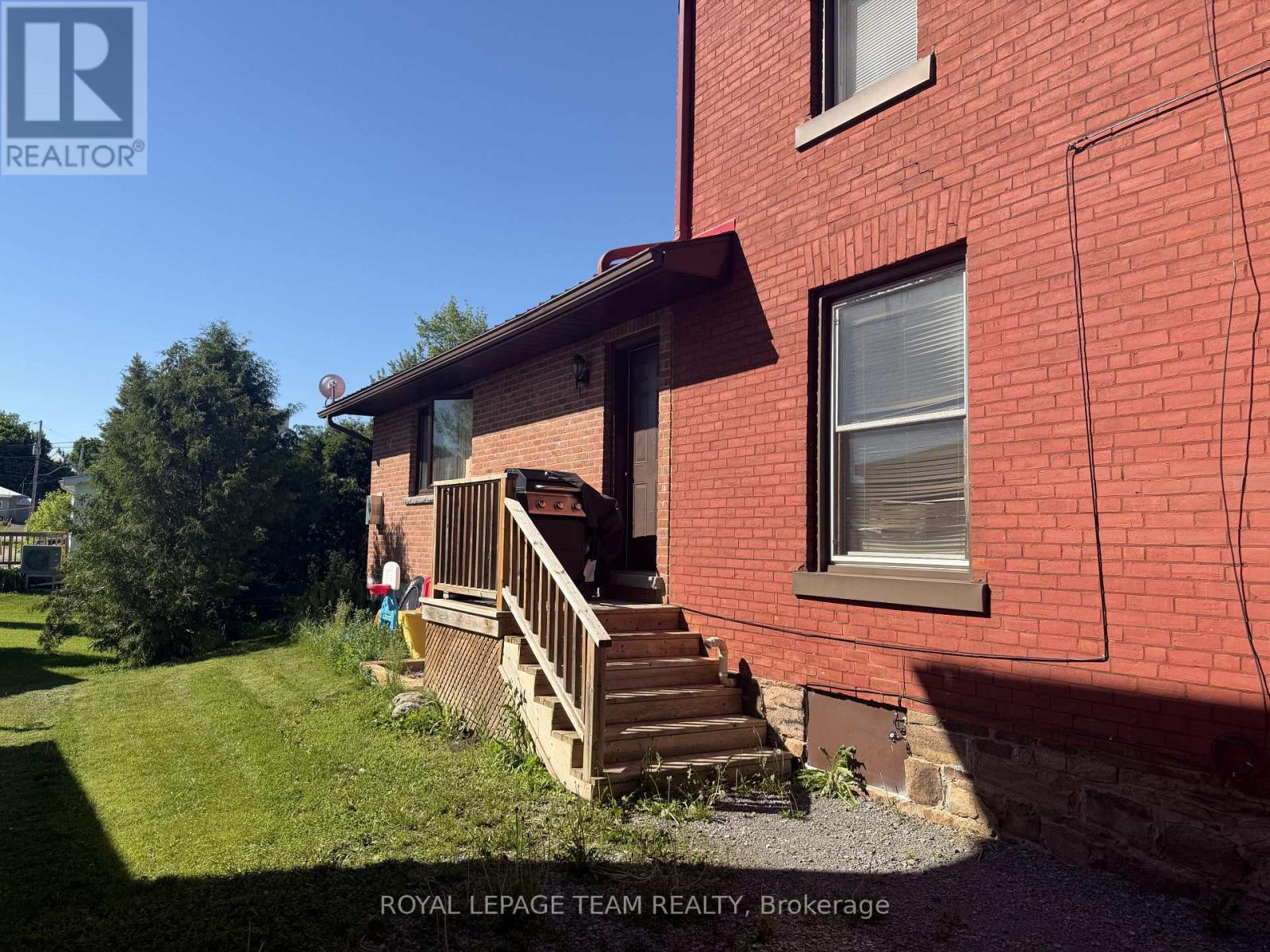 12 Meadow Street, Whitewater Region, Ontario  K0J 1K0 - Photo 2 - X12875104