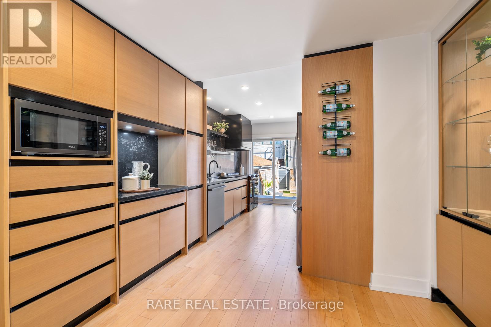 118 Mackay Avenue, Toronto, Ontario  M6H 2N8 - Photo 6 - W13422244