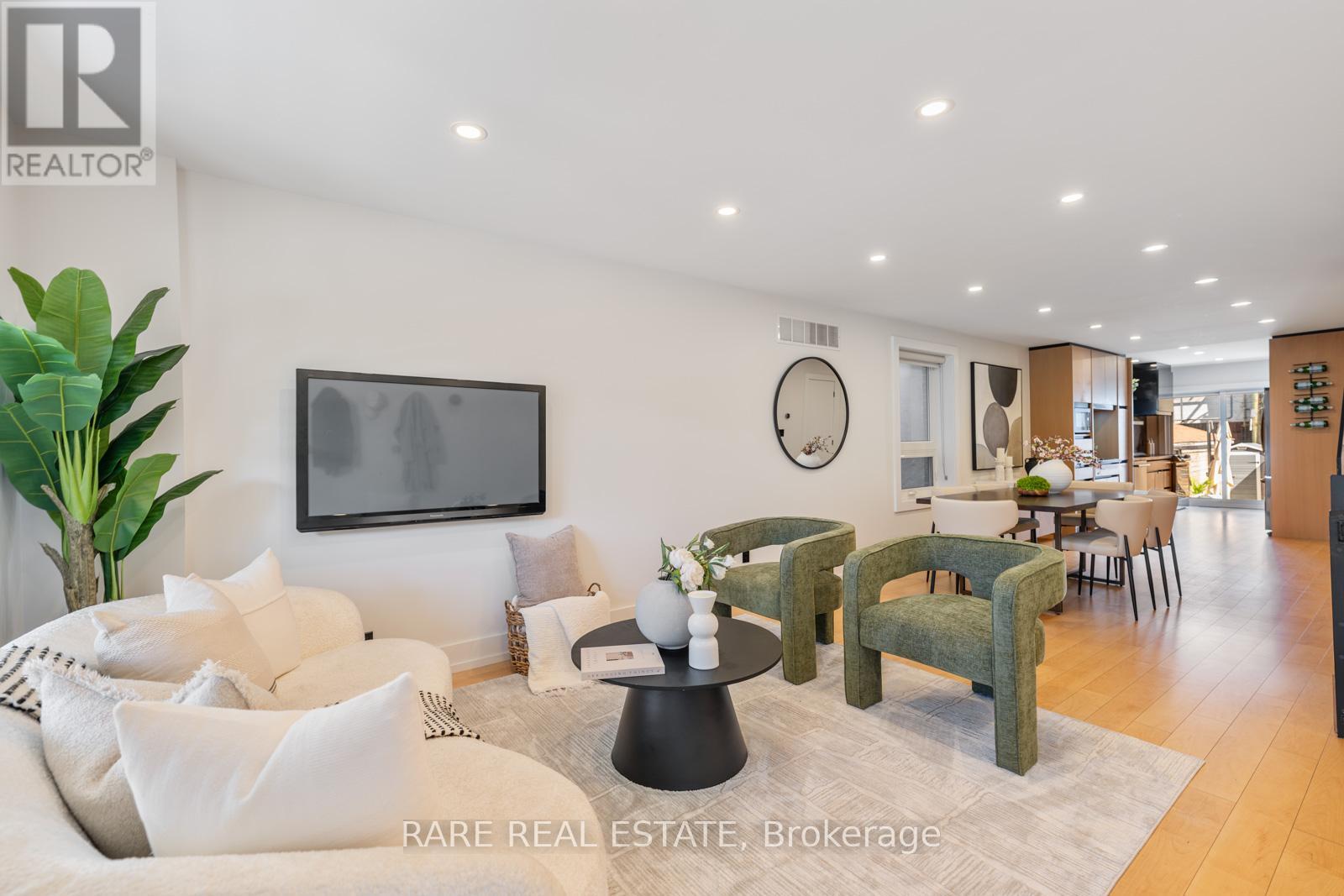 118 Mackay Avenue, Toronto, Ontario  M6H 2N8 - Photo 2 - W13422244