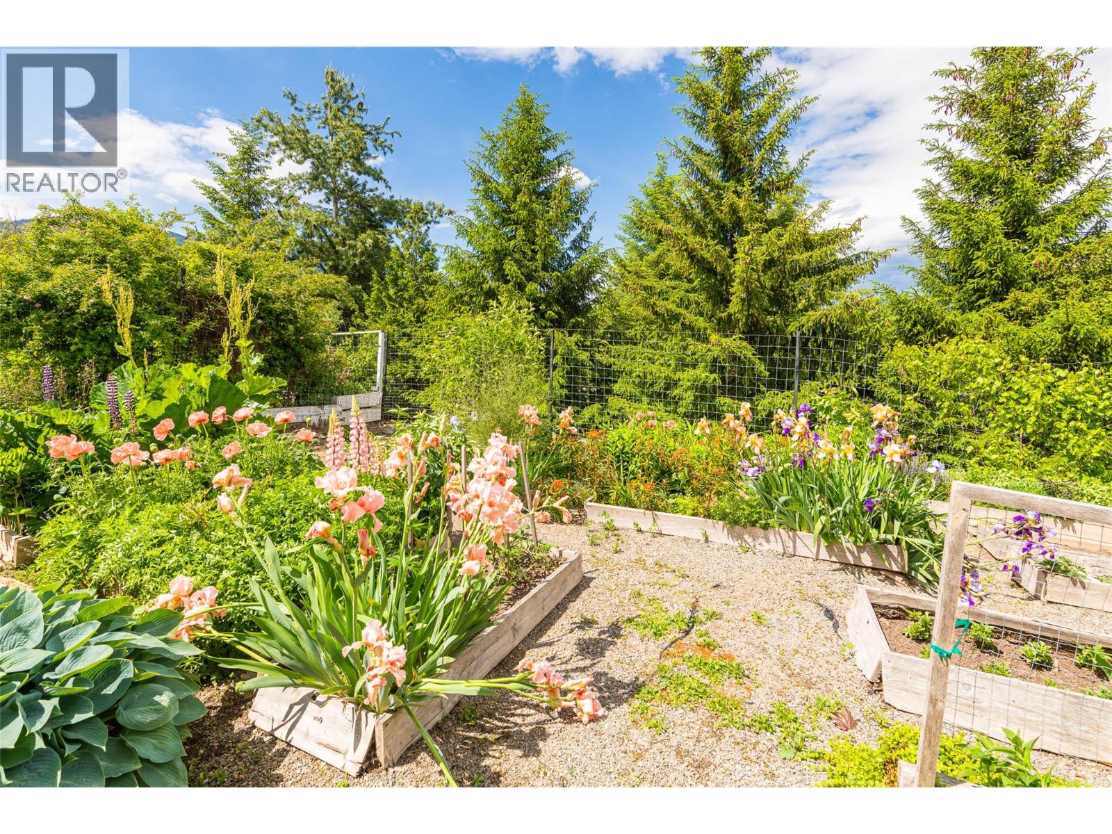 1062 Simmons Road, Creston, British Columbia V0B 1G7 - Photo 48 - 10390748