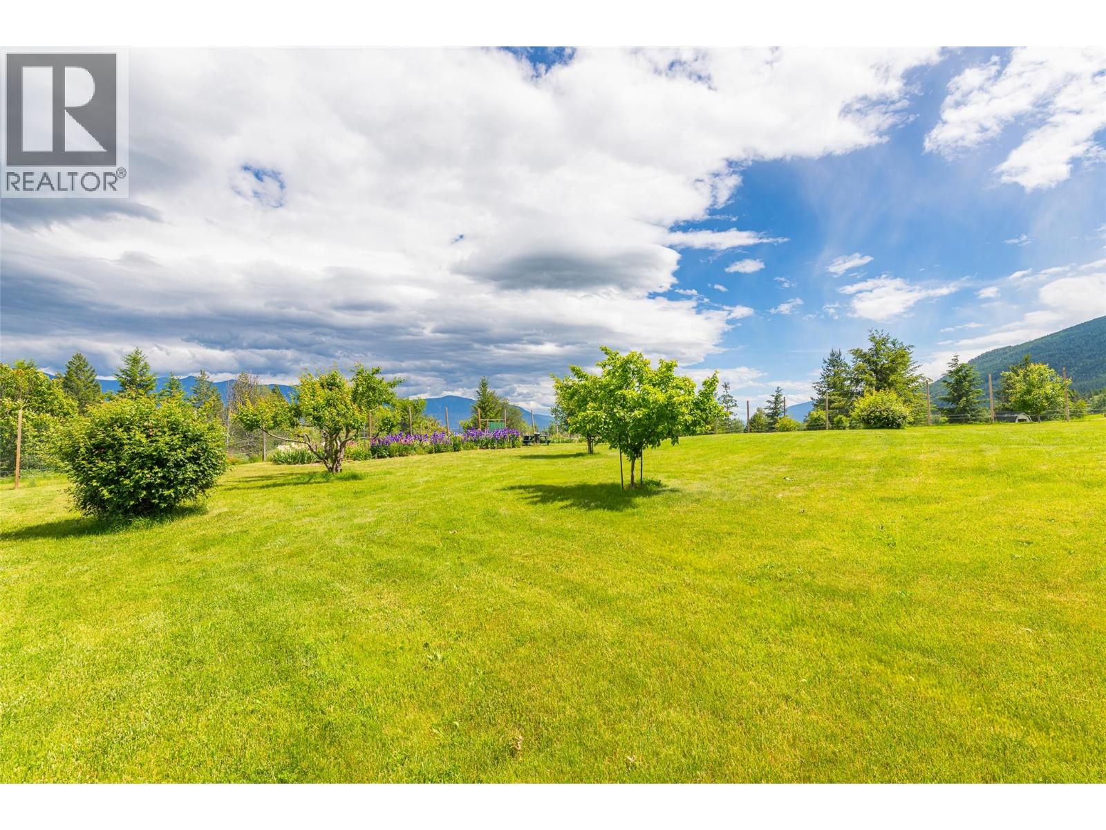 1062 Simmons Road, Creston, British Columbia V0B 1G7 - Photo 49 - 10390748