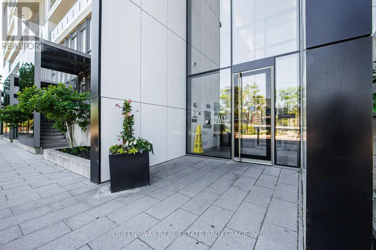 1014 - 32 TROLLEY CRESCENT, Toronto, Ontario