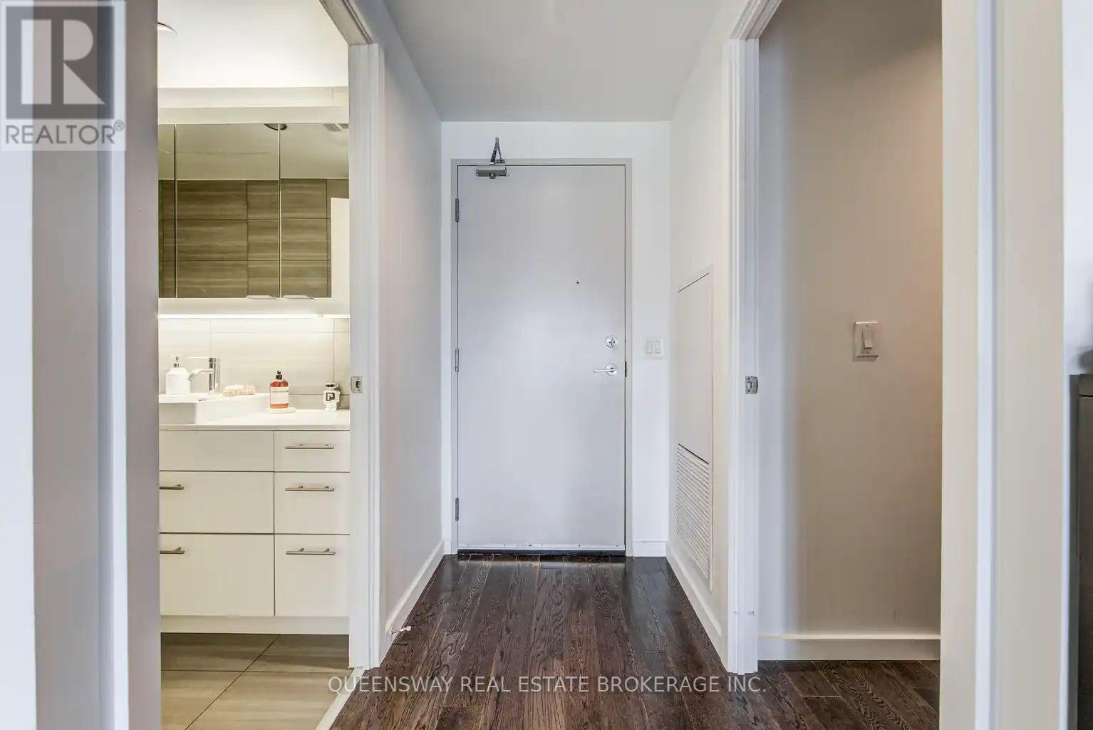 1014 - 32 Trolley Crescent, Toronto, Ontario  M5A 1M6 - Photo 3 - C13425804