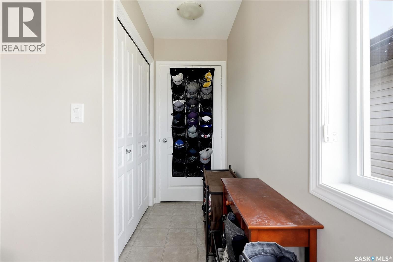808 Glenview Cove, Martensville, Saskatchewan  S0K 0A2 - Photo 3 - SK038929