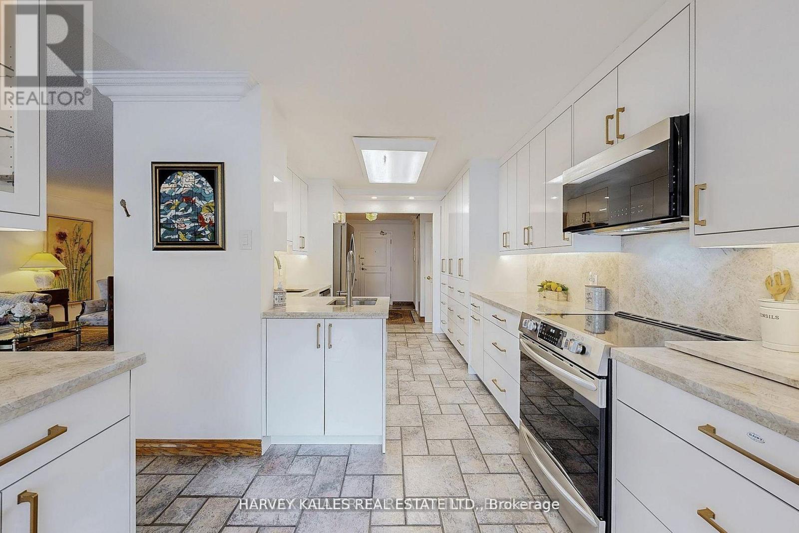 311 - 7300 Yonge Street, Vaughan (Crestwood-Springfarm-Yorkhill), Ontario  L4J 7Y5 - Photo 11 - N13425832
