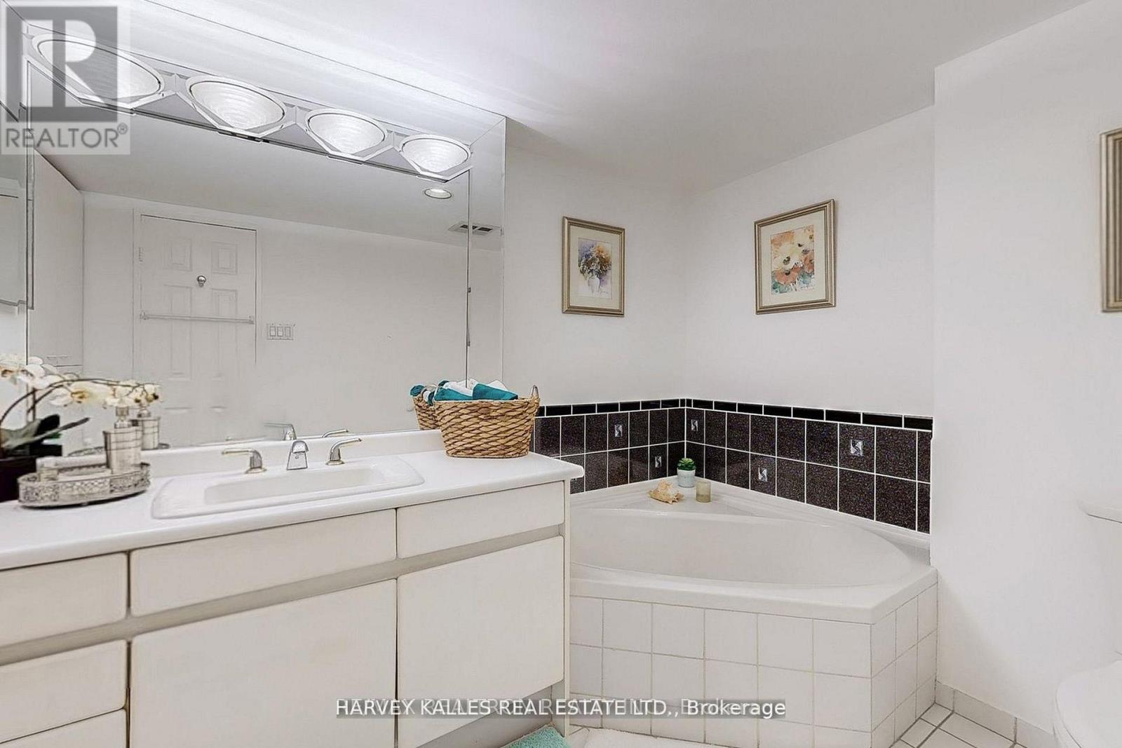 311 - 7300 Yonge Street, Vaughan (Crestwood-Springfarm-Yorkhill), Ontario  L4J 7Y5 - Photo 25 - N13425832