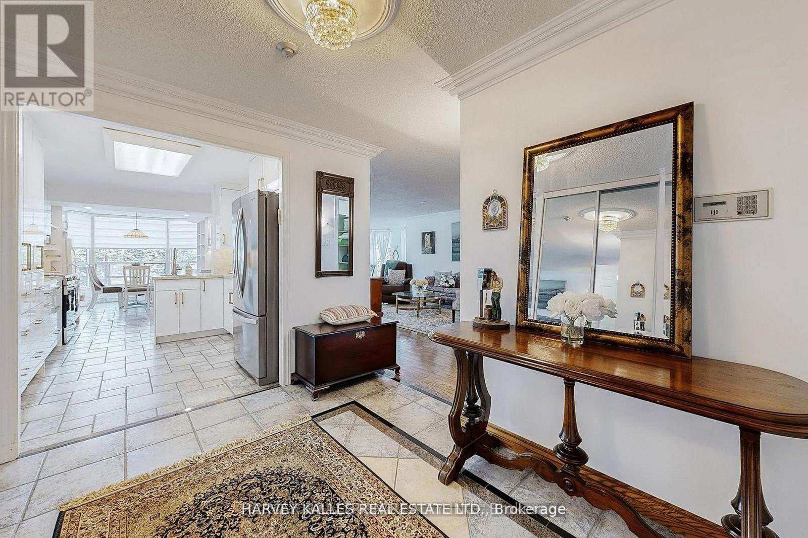 311 - 7300 Yonge Street, Vaughan (Crestwood-Springfarm-Yorkhill), Ontario  L4J 7Y5 - Photo 3 - N13425832