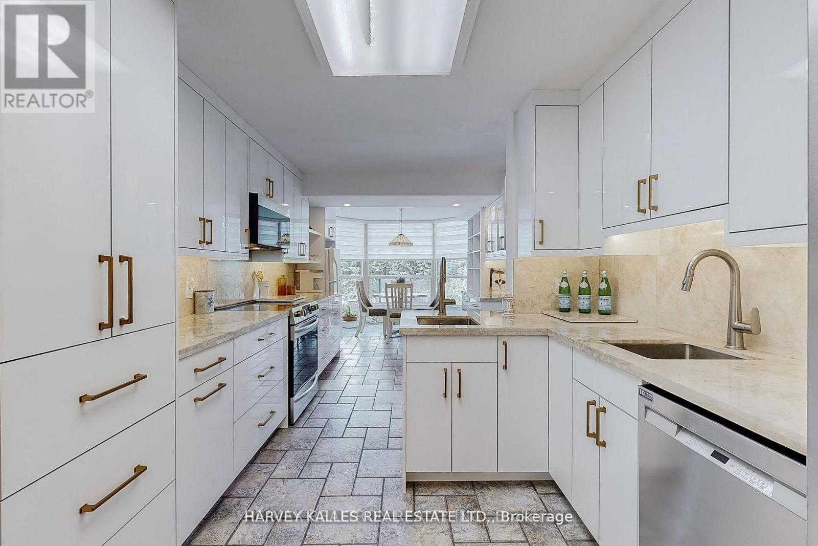 311 - 7300 Yonge Street, Vaughan (Crestwood-Springfarm-Yorkhill), Ontario  L4J 7Y5 - Photo 4 - N13425832