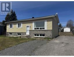 25 Brooks Street, Manitouwadge, Ontario