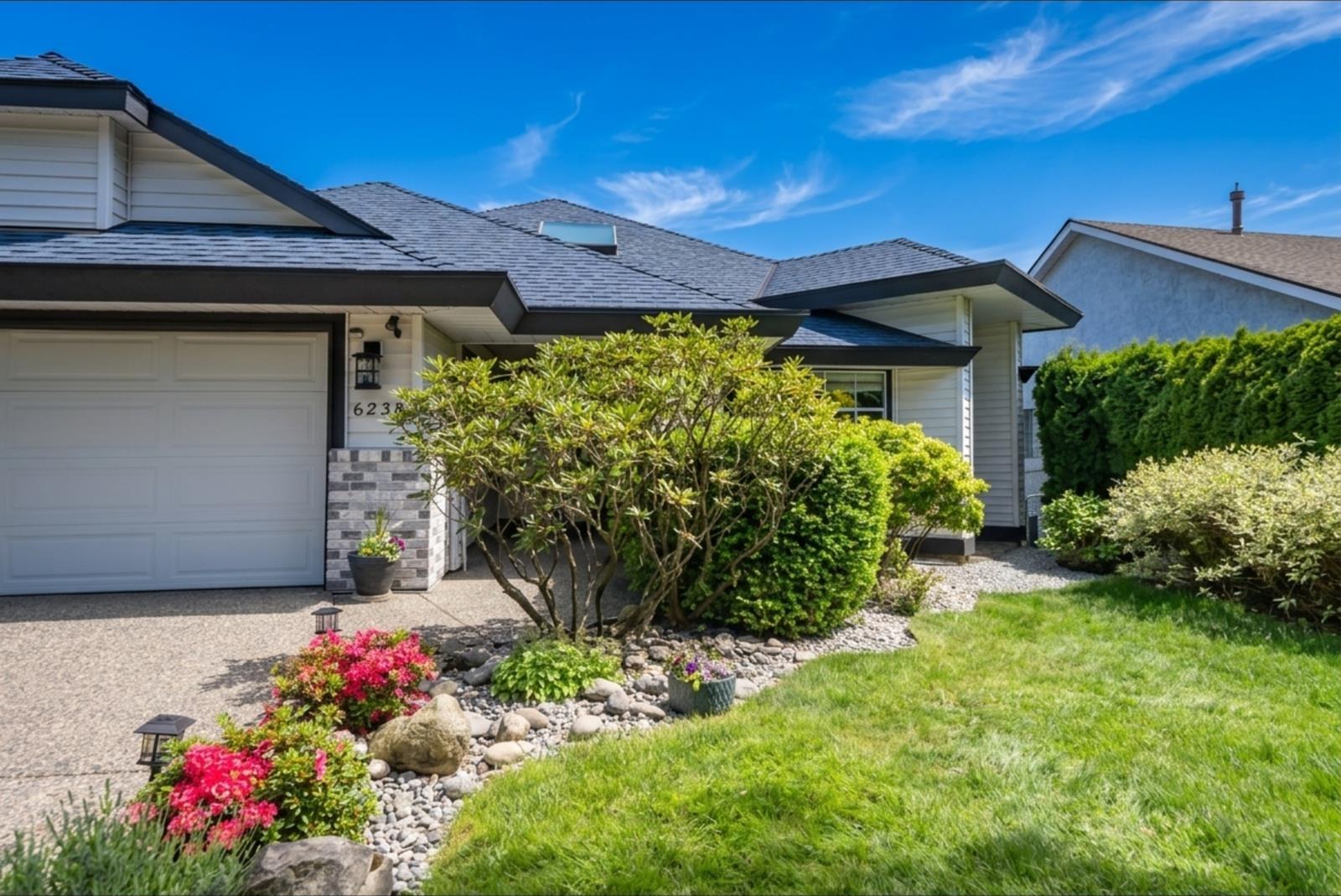 6238 191a Street, Surrey, British Columbia  V3S 8C6 - Photo 2 - R3133742