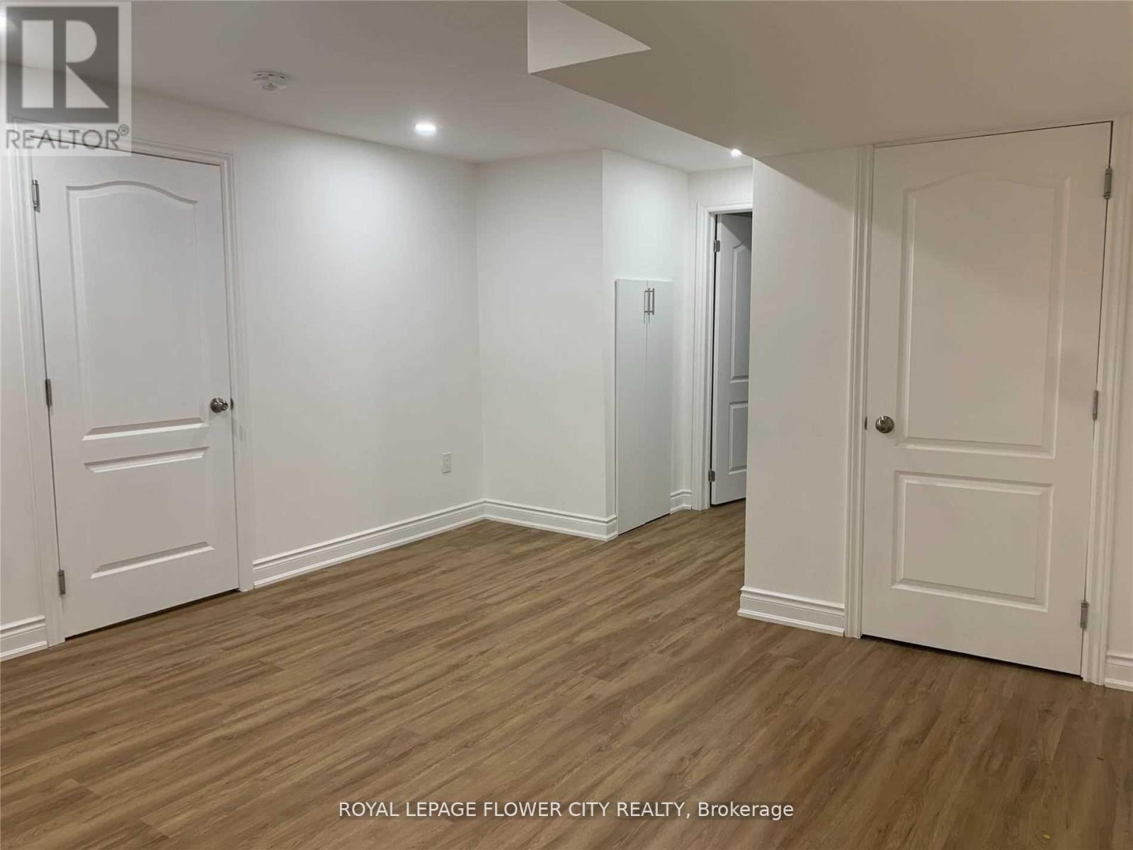 7227 Para Place, Mississauga, Ontario  L5W 1K4 - Photo 8 - W12986978