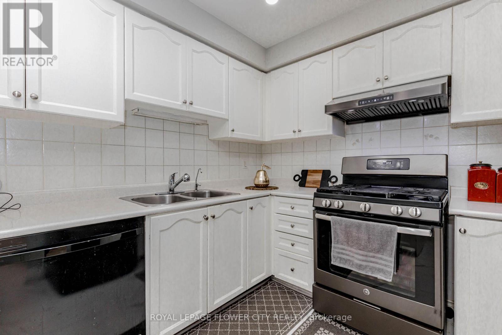 194 Pressed Brick Drive, Brampton, Ontario  L6V 4K7 - Photo 17 - W13425684