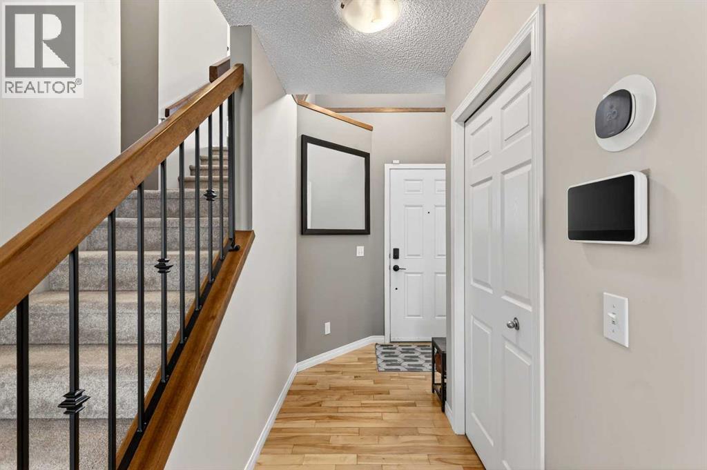 32 Everglen Grove SW, Calgary, Alberta  T2Y 4Z3 - Photo 4 - A2318433