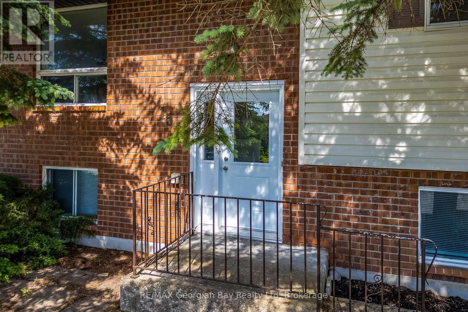 15 Mcguire Road, Penetanguishene, Ontario  L9M 1C9 - Photo 3 - S13425870