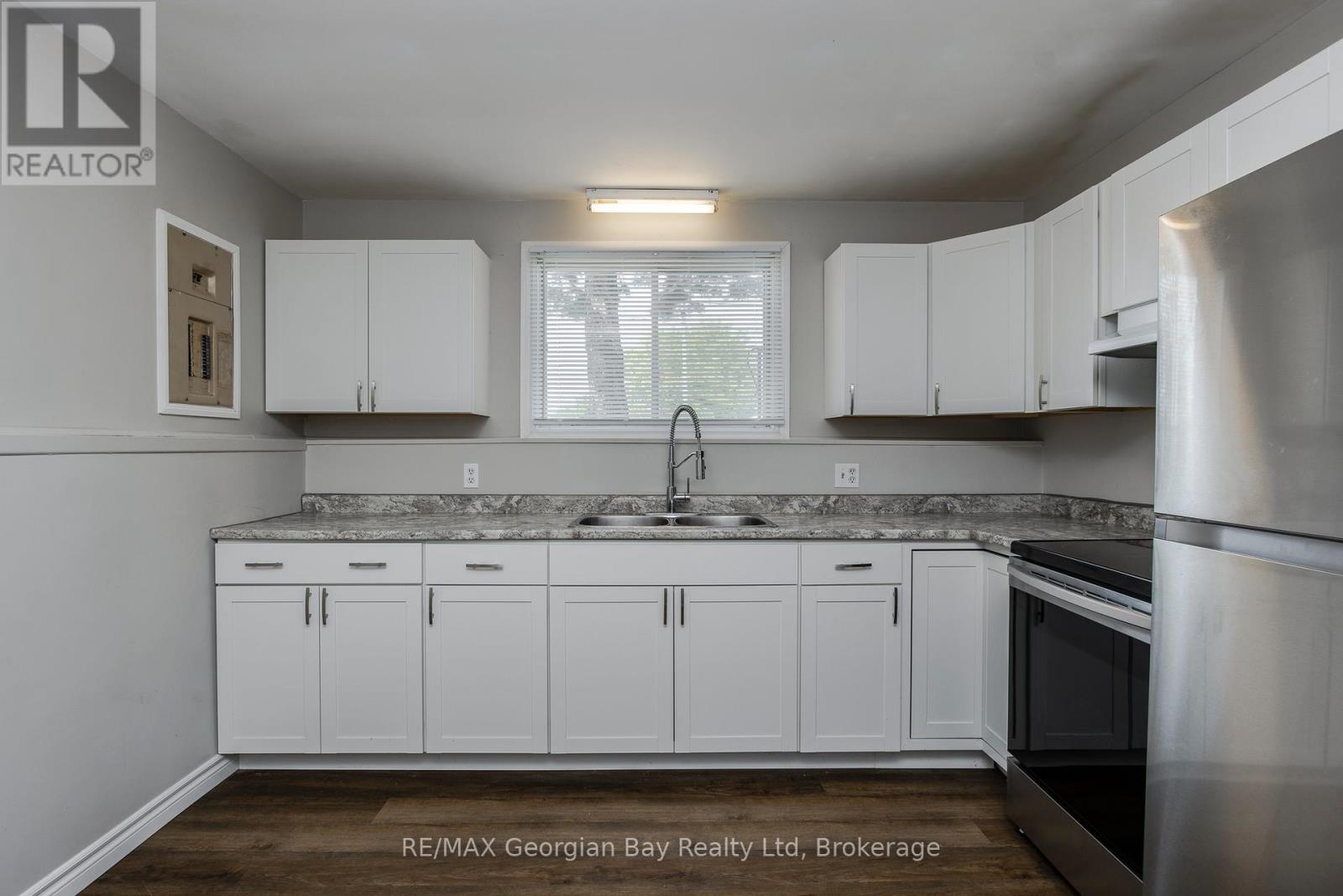 15 Mcguire Road, Penetanguishene, Ontario  L9M 1C9 - Photo 5 - S13425870