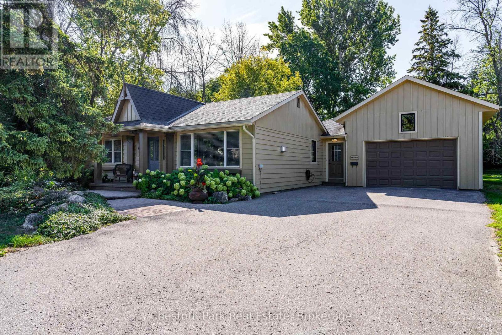72 CAMPBELL STREET, Collingwood, Ontario