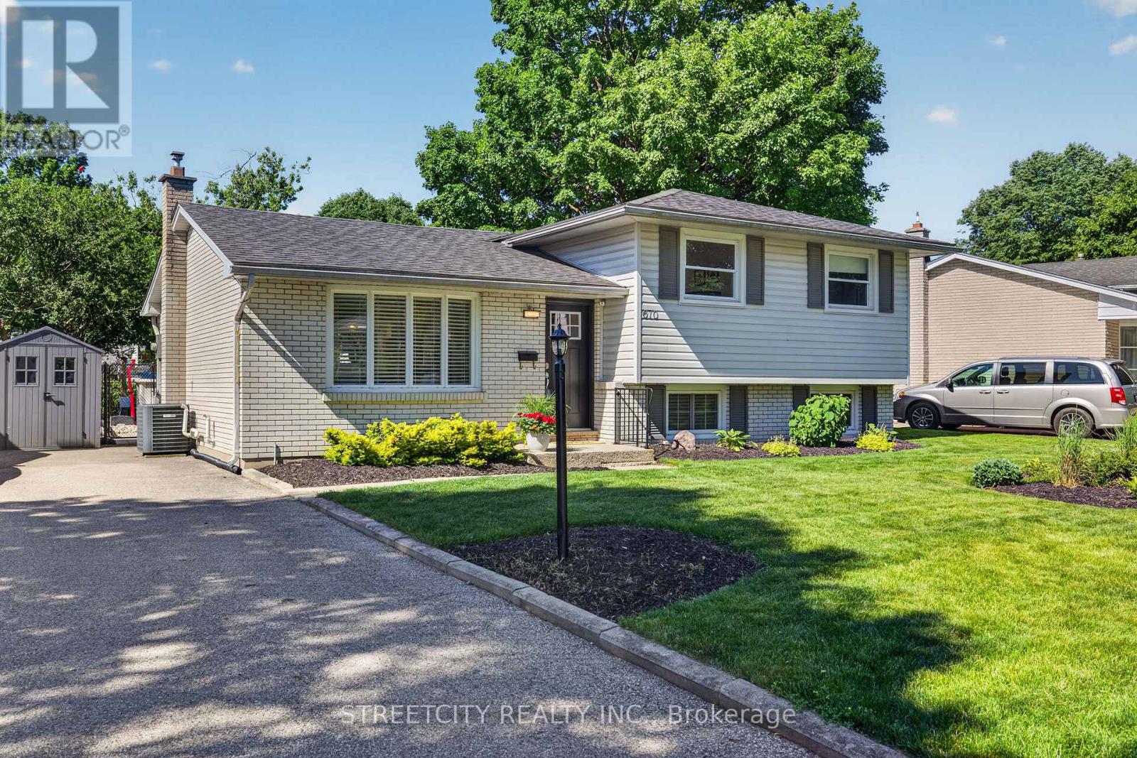 670 Glengyle Crescent