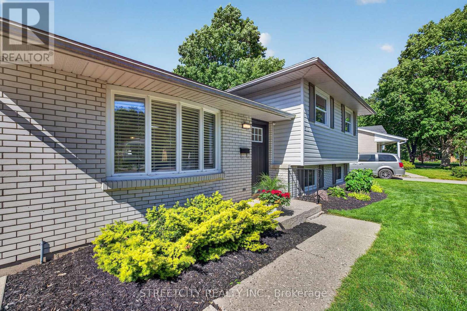 670 Glengyle Crescent, London North, Ontario  N5X 1X7 - Photo 4 - X13425928