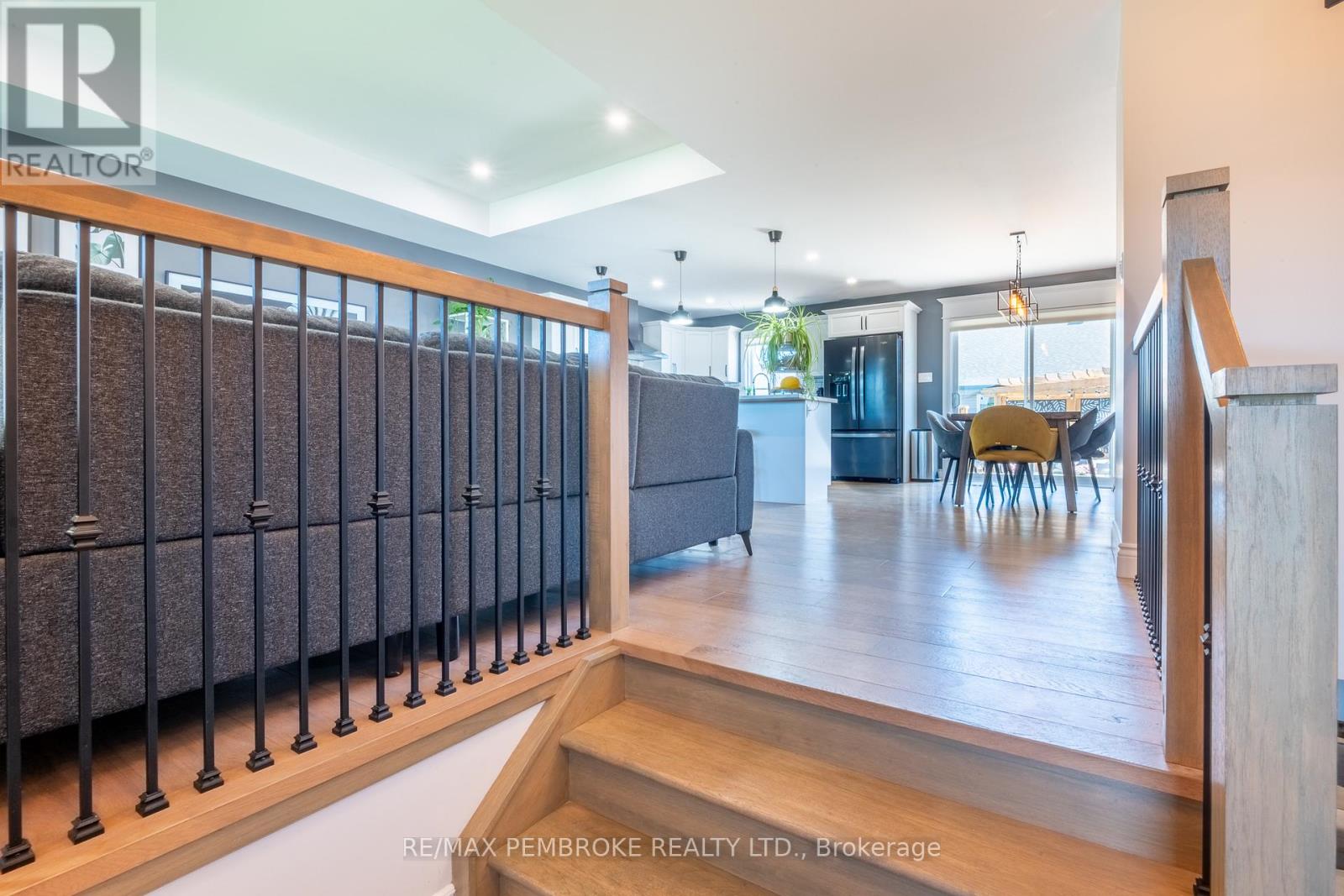 15 Drew Street, Petawawa, Ontario  K8H 0G4 - Photo 13 - X13426152